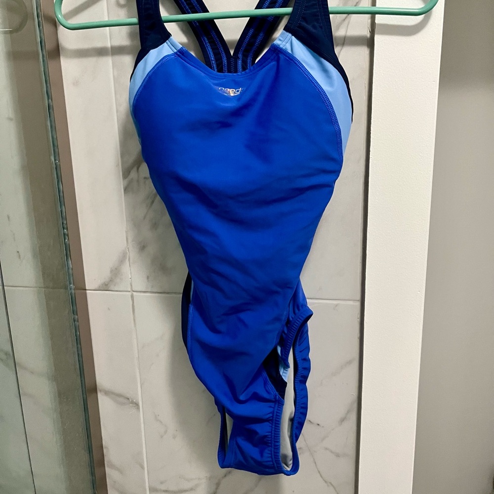 NWOT- Womens Speedo brand 1 piece swim suit size 6